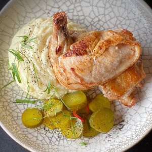 Цыпленок с картофельным пюре