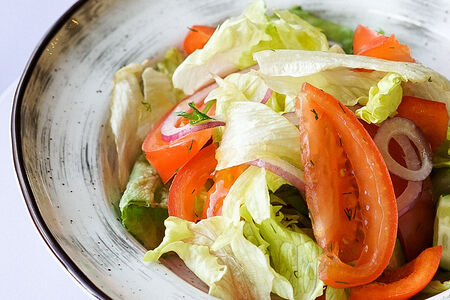 Овощной салат со сметаной