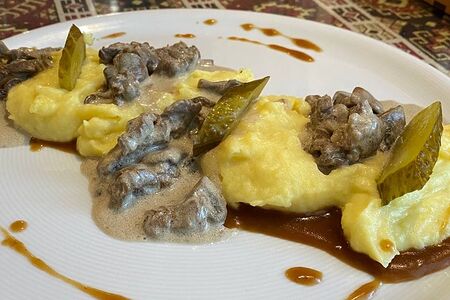 Бефстроганов с картофельным пюре