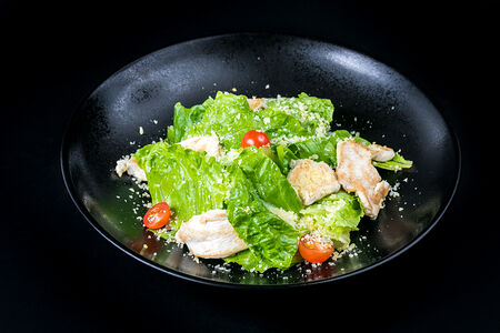 Салат Цезарь с курицей