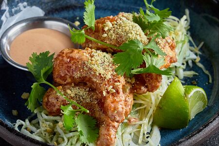 Креветки темпура с капустой