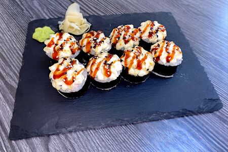 Запеченный с угрём