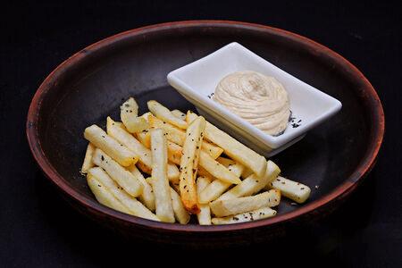 Картофель фри с соусом