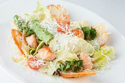 Салат Цезарь с семгой