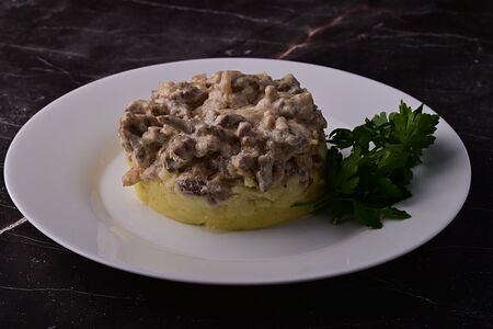 Бефстроганов с пюре