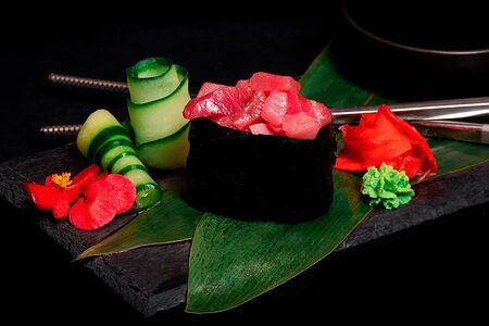 Гункан Тунец