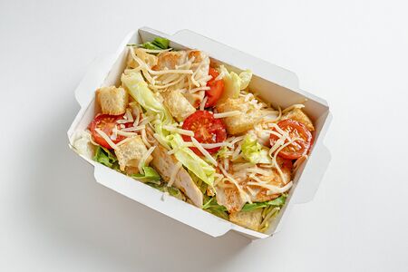 Салат Цезарь с курицей