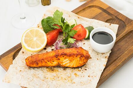 Лосось на вертеле