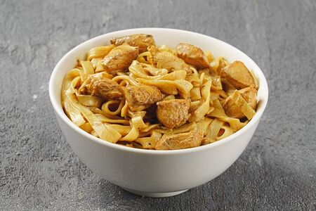 Лапша с курочкой в сливочном соусе