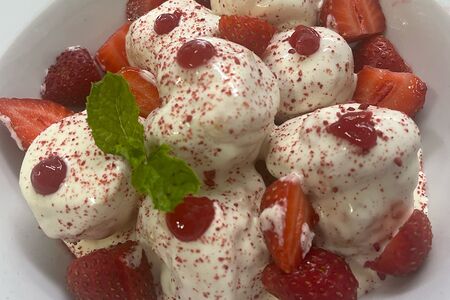 Малиновые профитроли