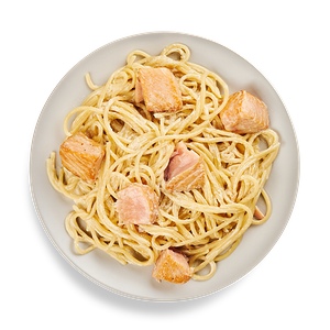 Сливочная паста с лососем и пармезаном