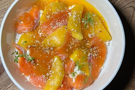 Лосось с манго и сырным кремом