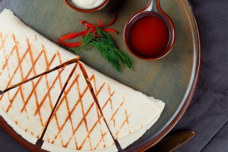 Кесадилья с курицей и сыром