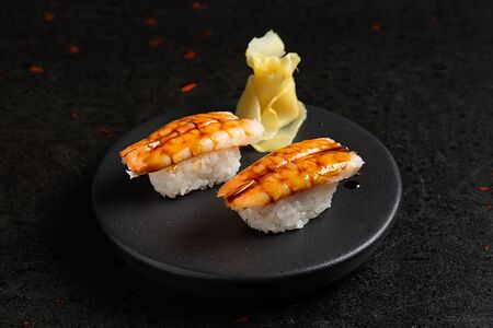 Суши с креветкой