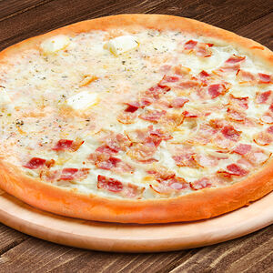 Пицца 2 в 1: Четыре сыра и Карбонара 30 см на тонком тесте