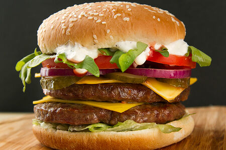 Дабл чизбургер и картофель фри