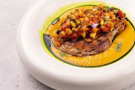 Диетическое филе индейки с израильским салатом