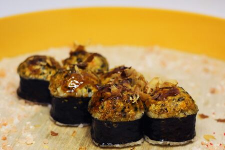 Запечённый ролл Муру с мидиями