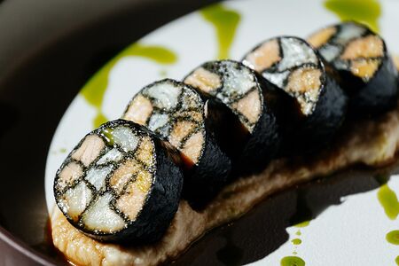 Рулет из лосося и судака