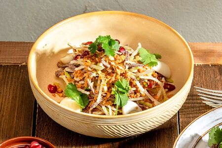 Салат со сладкой редькой и говядиной