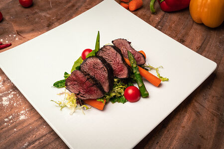 Стейк Медальон с овощами