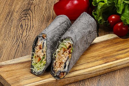 Шаурма в чёрном лаваше