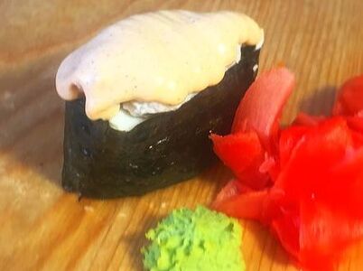 Спайси-гункан с лососем