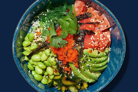 Поке с лососем фирменные