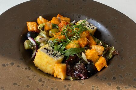 Греческий с жареным сыром