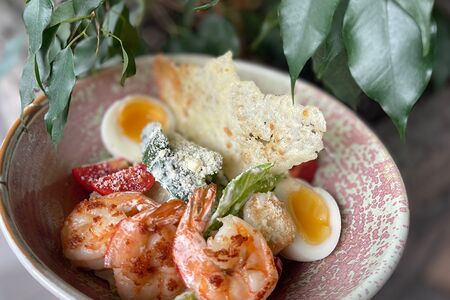 Салат Цезарь с креветкой