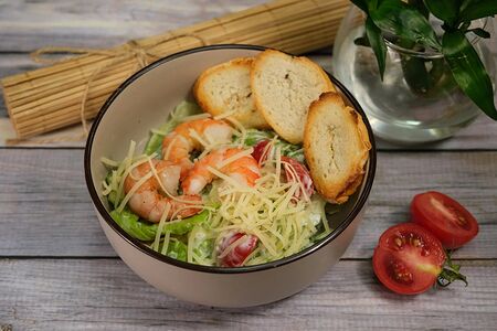 Салат Цезарь с креветкой