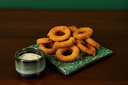 Луковые кольца во фритюре соусом