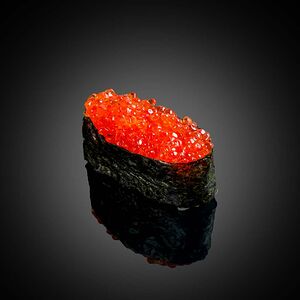 Гункан с красной икрой