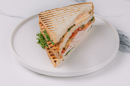 Клаб-сэндвич с яйцом и индейкой