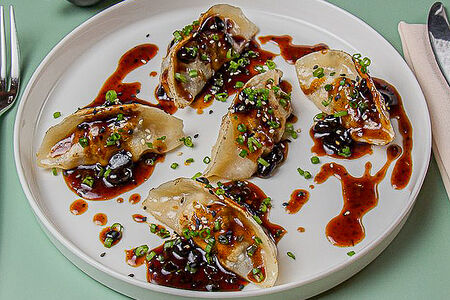 Дамплинги с креветками и грибами шиитаке