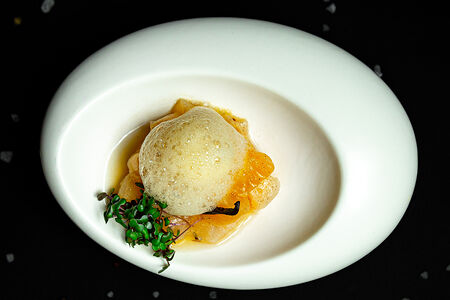 Морской гребешок с ванилью бурбон и пеной апельсина