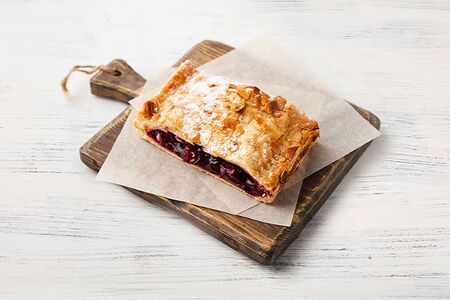 Штрудель с вишней