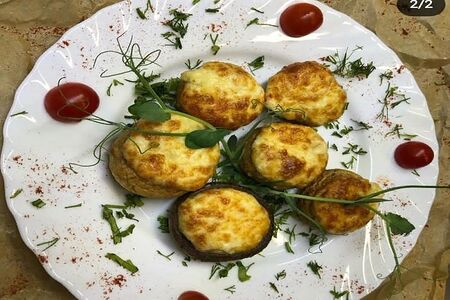 Шампиньоны с зеленью под сырной шапкой