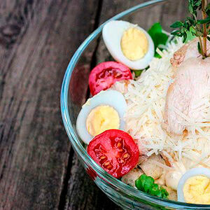 Салат цезарь с куриным филе