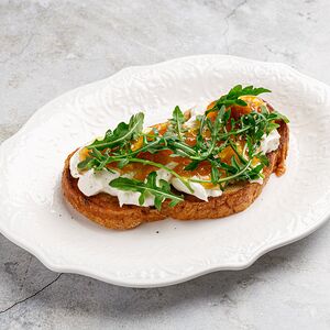 Брускетта с козьим сыром