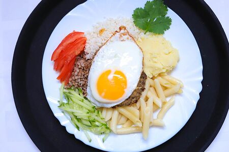 Бифштекс с яйцом