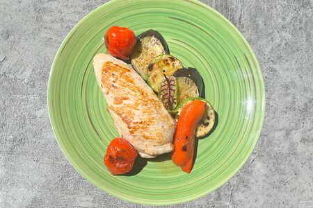 Куриный стейк с овощами гриль