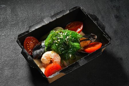 Морепродукты в сливочном соусе