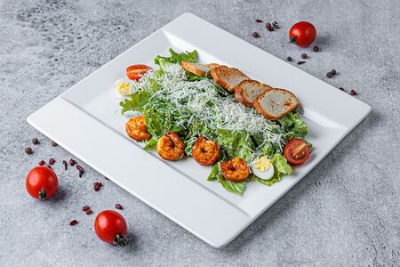 Салат Цезарь с креветкой