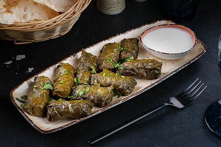 Долма из винoградных листьев