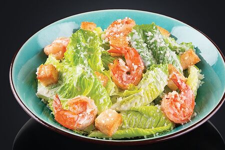 Салат цезарь с креветкой