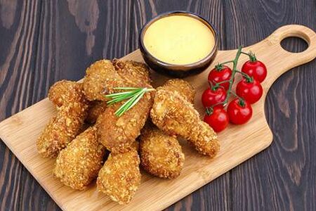 Крылышки в кляре большая порция c соусом