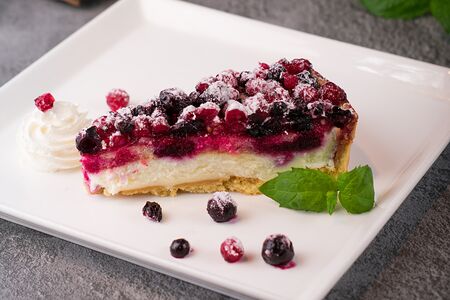 Пирог с лесными ягодами