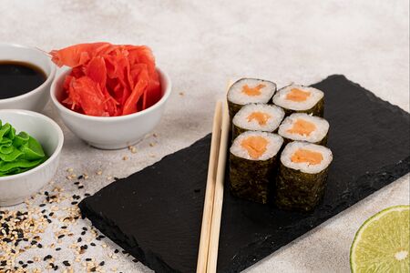 Маки Лосось