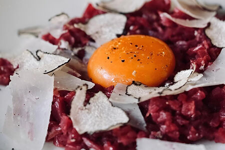 Тартар из говядины с черным трюфелем